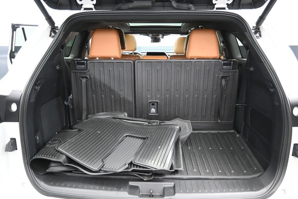 Used 2026 Toyota Highlander Platinum AWD/4WD image 33