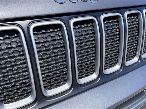 Used 2023 Jeep Renegade Latitude w/ Premium Group AWD/4WD image 25