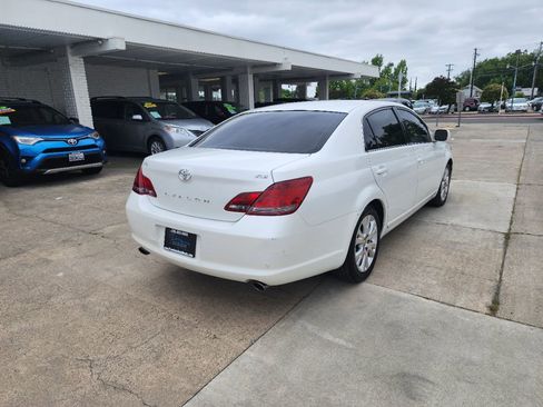Used 2008 Toyota Avalon XLS FWD image 6