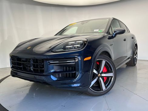 Used 2024 Porsche Cayenne Turbo image 1