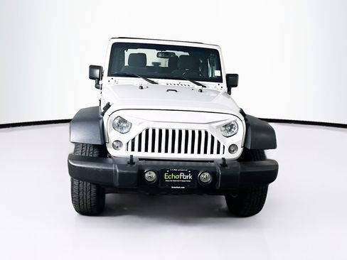 Used 2016 Jeep Wrangler Rubicon w/ Power Convenience Group image 2