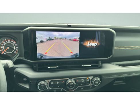 Used 2025 Jeep Gladiator Sport AWD/4WD image 15