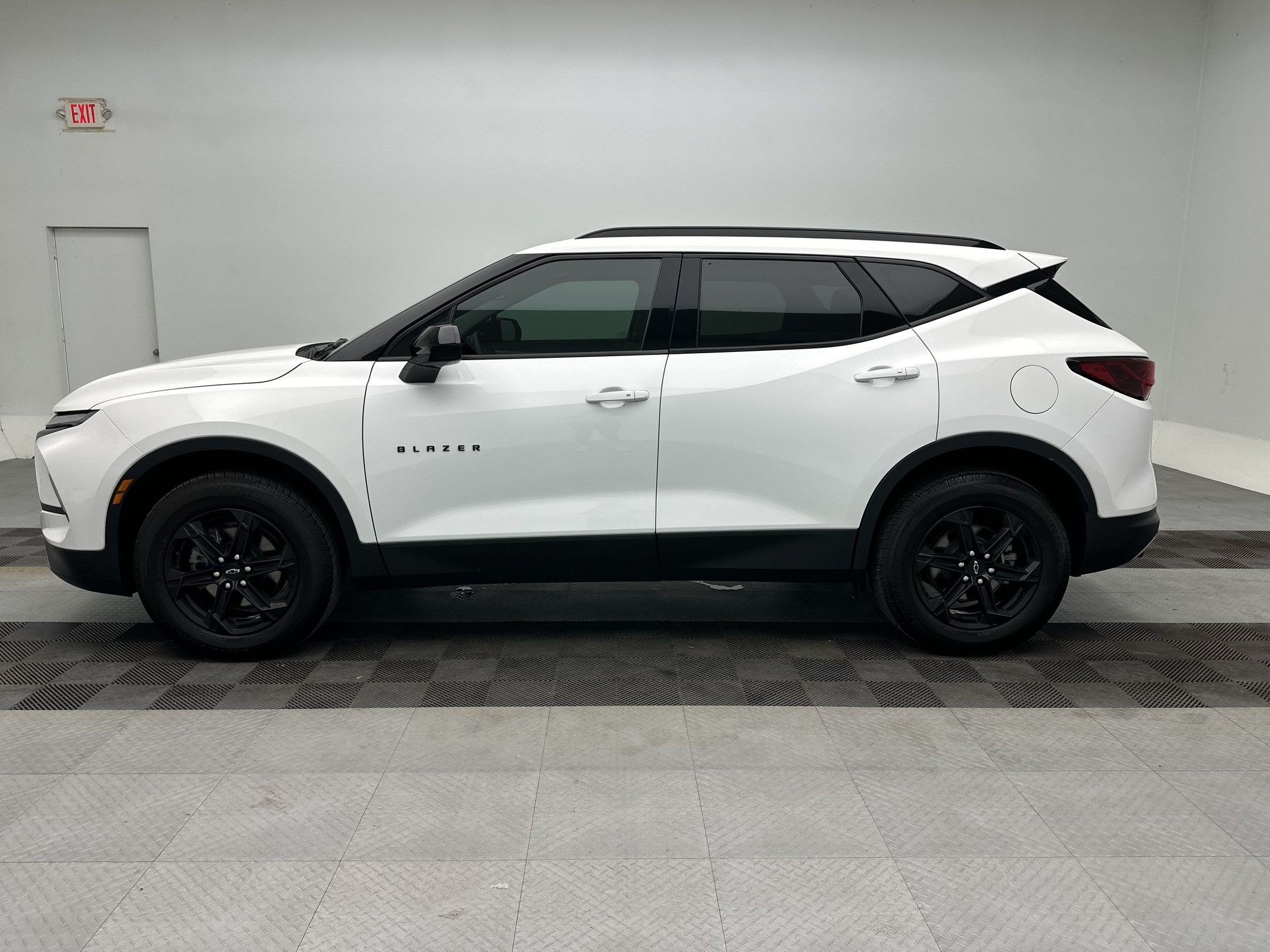 Certified 2023 Chevrolet Blazer LT w/ Convenience Package AWD/4WD image 2