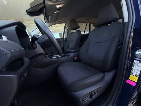 Used 2025 Toyota RAV4 XLE FWD image 4