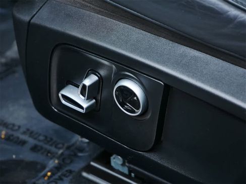 Used 2022 Maserati Levante Trofeo image 10