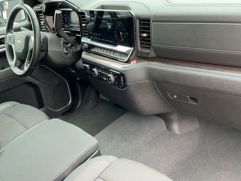Used 2025 Chevrolet Silverado 1500 LT AWD/4WD image 19
