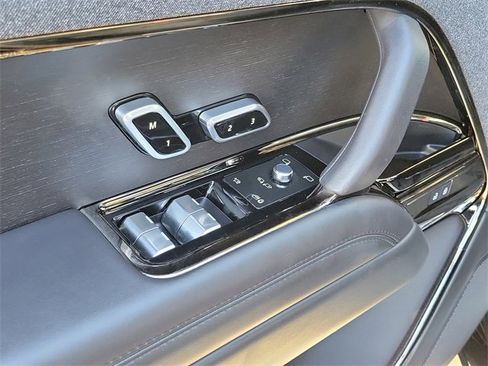 Used 2025 Land Rover Range Rover Sport Dynamic SE image 13