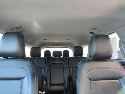 Used 2023 Ford Explorer XLT w/ Equipment Group 202A AWD/4WD image 25