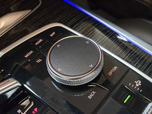 Used 2023 BMW X7 M60i w/ Climate Comfort Package image 36