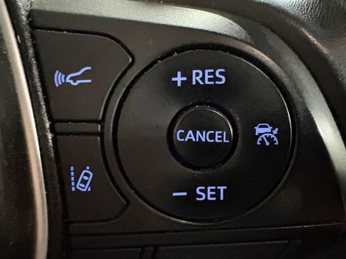 Used 2021 Toyota Venza LE image 14