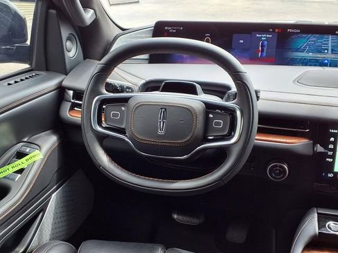New 2026 Lincoln Navigator L Black Label AWD/4WD image 11