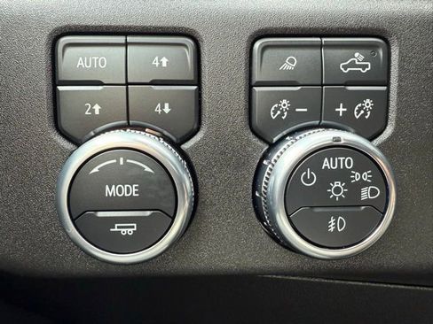 Used 2023 GMC Sierra 1500 SLT image 40