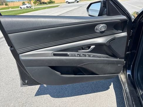 Used 2021 Hyundai Elantra Limited FWD image 23