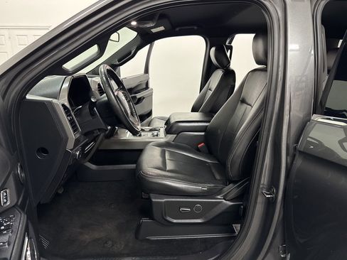 Used 2019 Ford Expedition XLT image 11