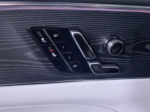 Certified 2024 Cadillac Lyriq Luxury image 9