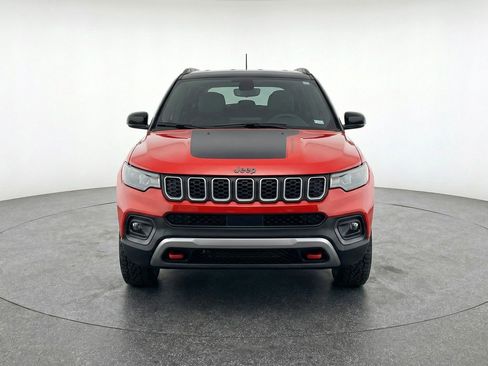 Used 2025 Jeep Compass Trailhawk AWD/4WD image 2