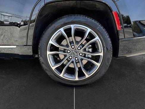 New 2023 Jeep Grand Wagoneer Series III AWD/4WD image 4