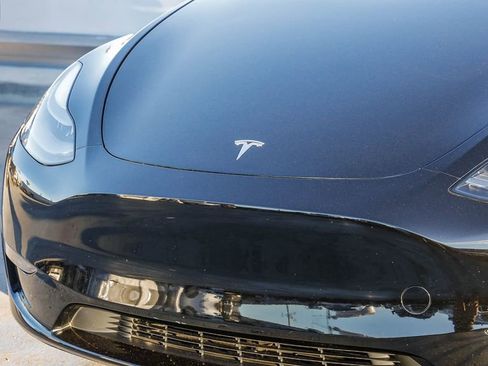 Used 2024 Tesla Model Y 2WD image 5