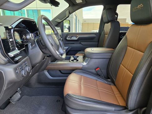 Used 2025 Chevrolet Silverado 2500 High Country w/ High Country Premium Package AWD/4WD image 10