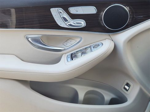 Used 2020 Mercedes-Benz GLC 300 GLC 300 image 21