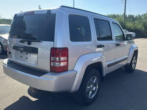 Used 2012 Jeep Liberty Sport AWD/4WD image 5