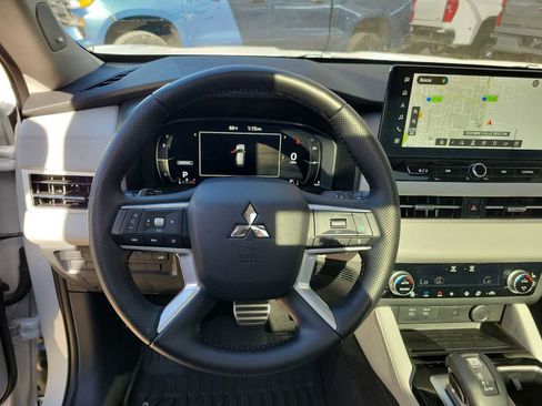 Used 2025 Mitsubishi Outlander SEL image 15
