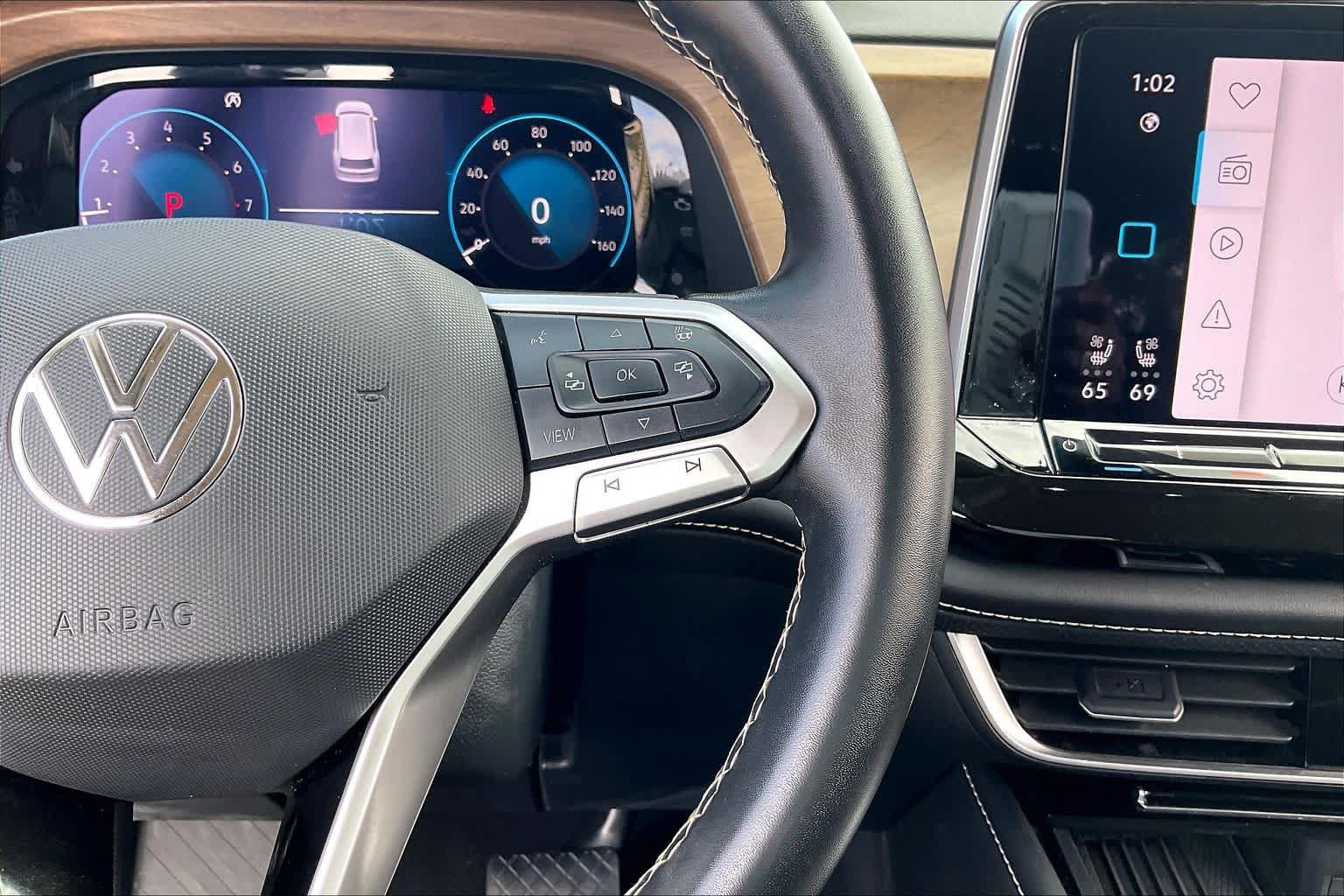 Used 2025 Volkswagen Atlas SE AWD/4WD image 19