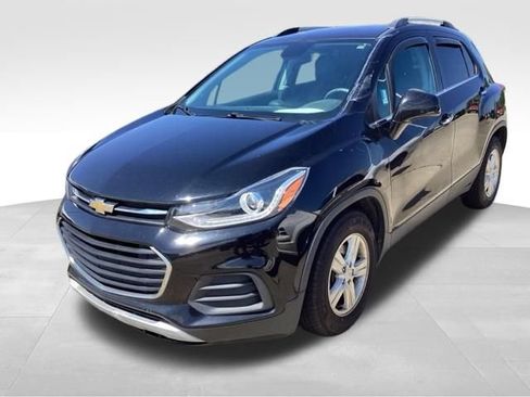 Used 2019 Chevrolet Trax LT w/ LT Convenience Package FWD image 1