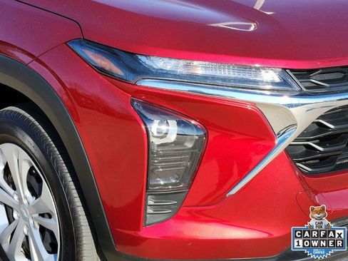 Used 2025 Chevrolet Trax LS image 12