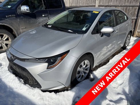 Used 2021 Toyota Corolla LE image 1