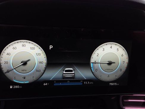 Used 2021 Hyundai Elantra Limited FWD image 5