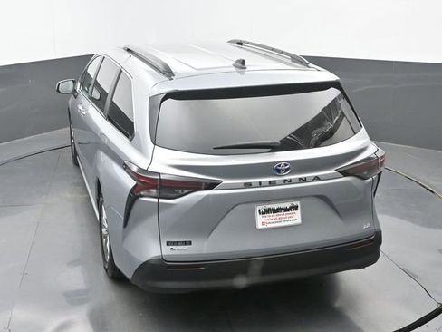 Used 2025 Toyota Sienna LE image 15