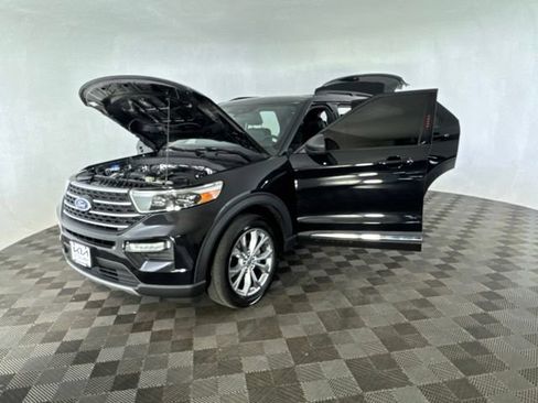 Used 2020 Ford Explorer XLT w/ Equipment Group 202A AWD/4WD image 12