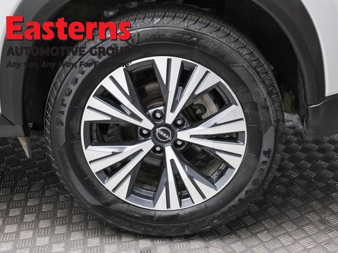 Used 2022 Nissan Rogue SV image 8