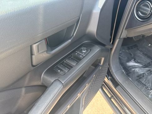 Used 2025 Toyota 4Runner SR5 AWD/4WD image 11