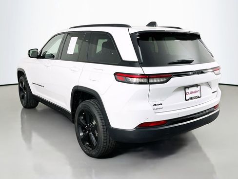 Used 2023 Jeep Grand Cherokee Limited w/ Black Appearance Package AWD/4WD image 9