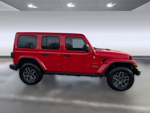 Used 2024 Jeep Wrangler Sahara image 8