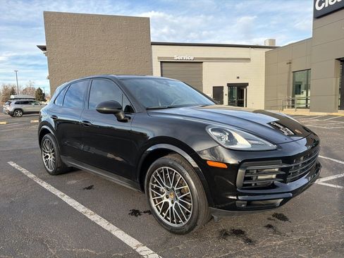Used 2022 Porsche Cayenne image 2