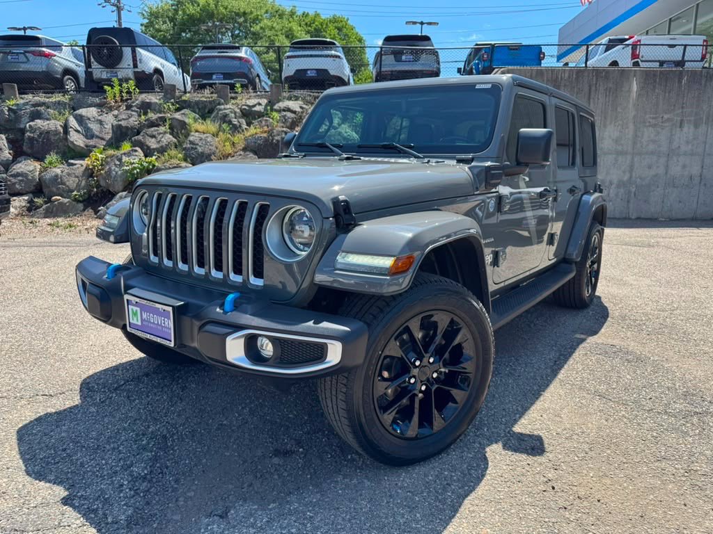 Used 2023 Jeep Wrangler Unlimited Sahara w/ Cold Weather Group AWD/4WD image 2