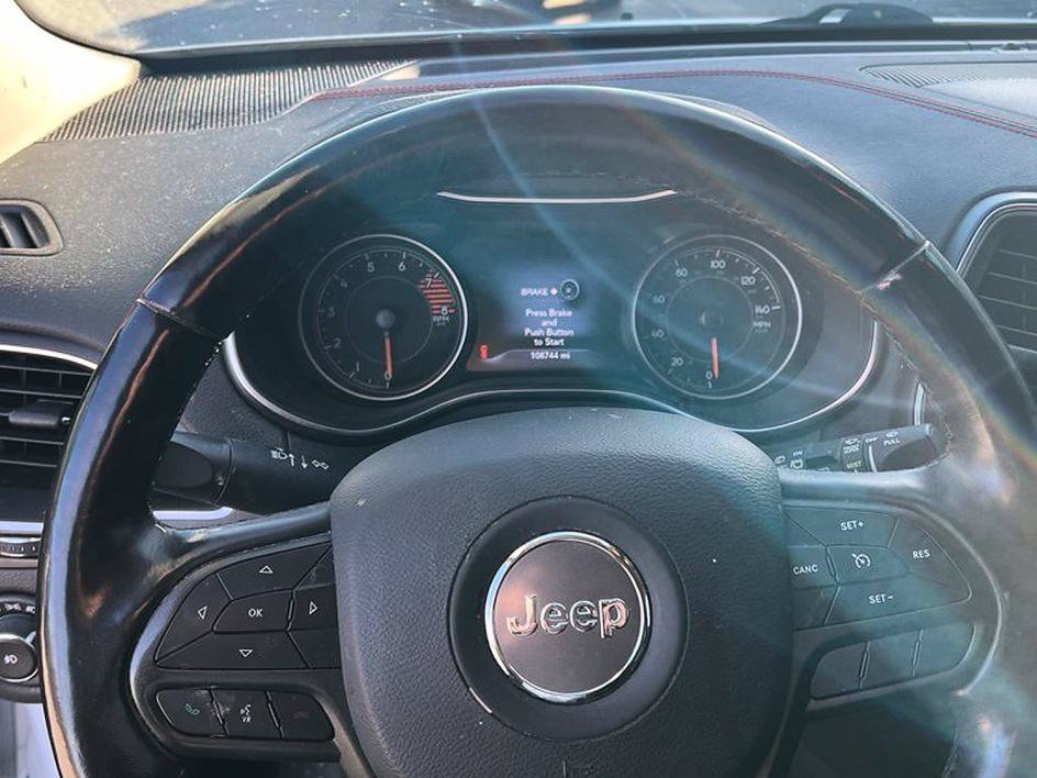 Used 2020 Jeep Cherokee Trailhawk AWD/4WD image 13