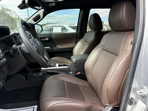 Used 2023 Toyota Tacoma Limited image 9