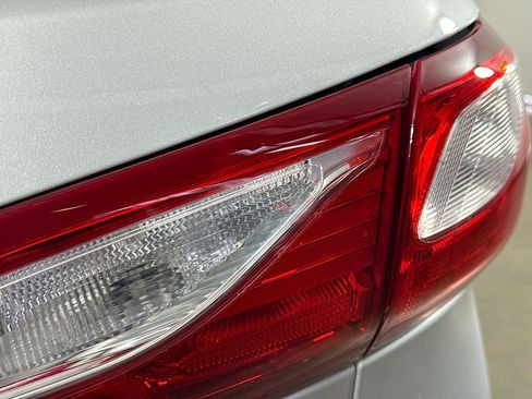 Used 2018 Chevrolet Equinox LT image 31