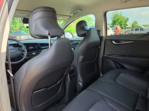 Certified 2024 Kia Niro Wind FWD image 11