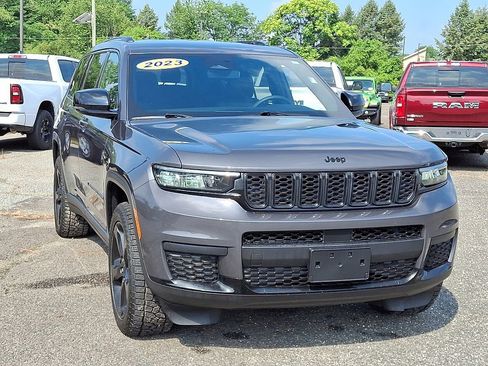 Used 2023 Jeep Grand Cherokee L Laredo AWD/4WD image 2