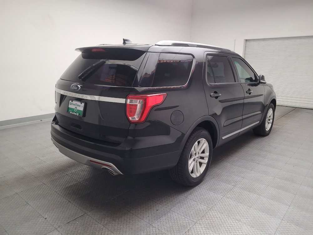 Used 2017 Ford Explorer XLT w/ Equipment Group 202A FWD image 9