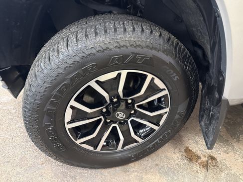 Used 2023 Toyota Tacoma TRD Sport image 15