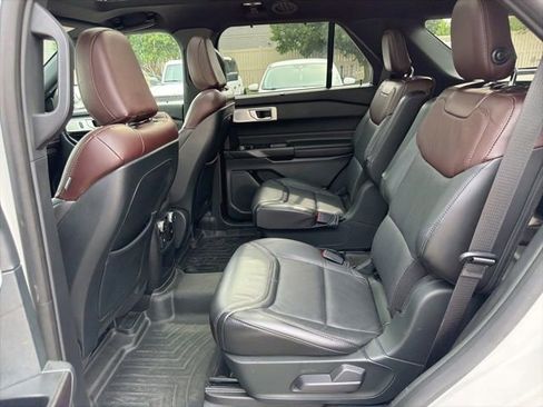 Used 2020 Ford Explorer Platinum w/ Premium Technology Package AWD/4WD image 18