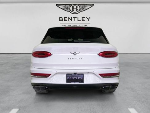 Used 2022 Bentley Bentayga AWD/4WD image 59