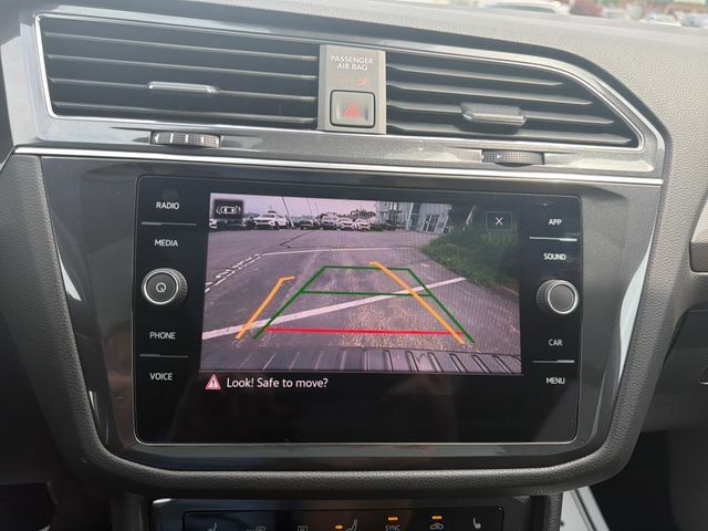 Certified 2023 Volkswagen Tiguan SE R-Line AWD/4WD image 21