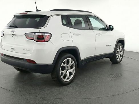 Used 2025 Jeep Compass Latitude AWD/4WD image 9